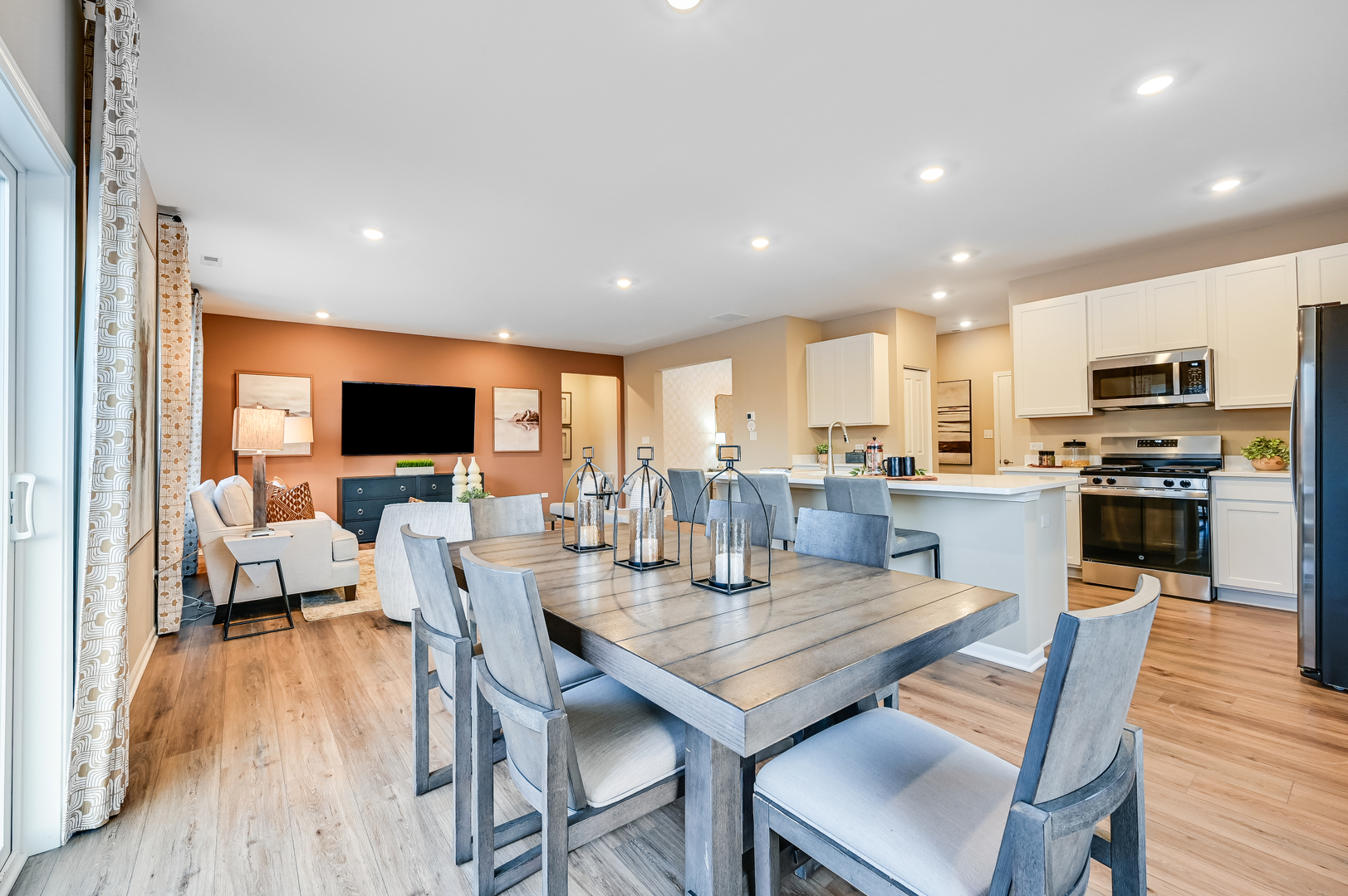 1055 Greenleaf Street