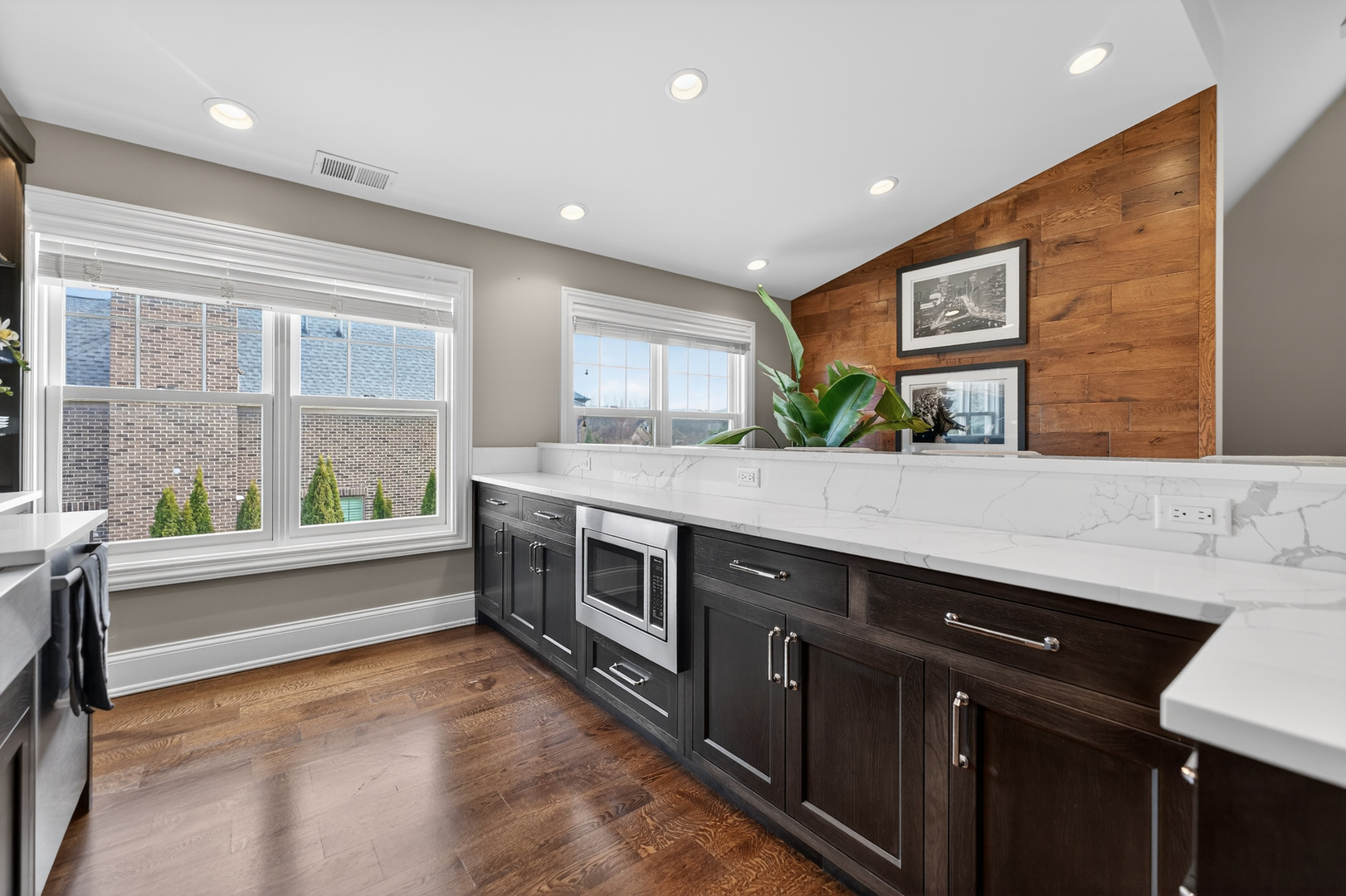 39W162 Long Meadow Lane