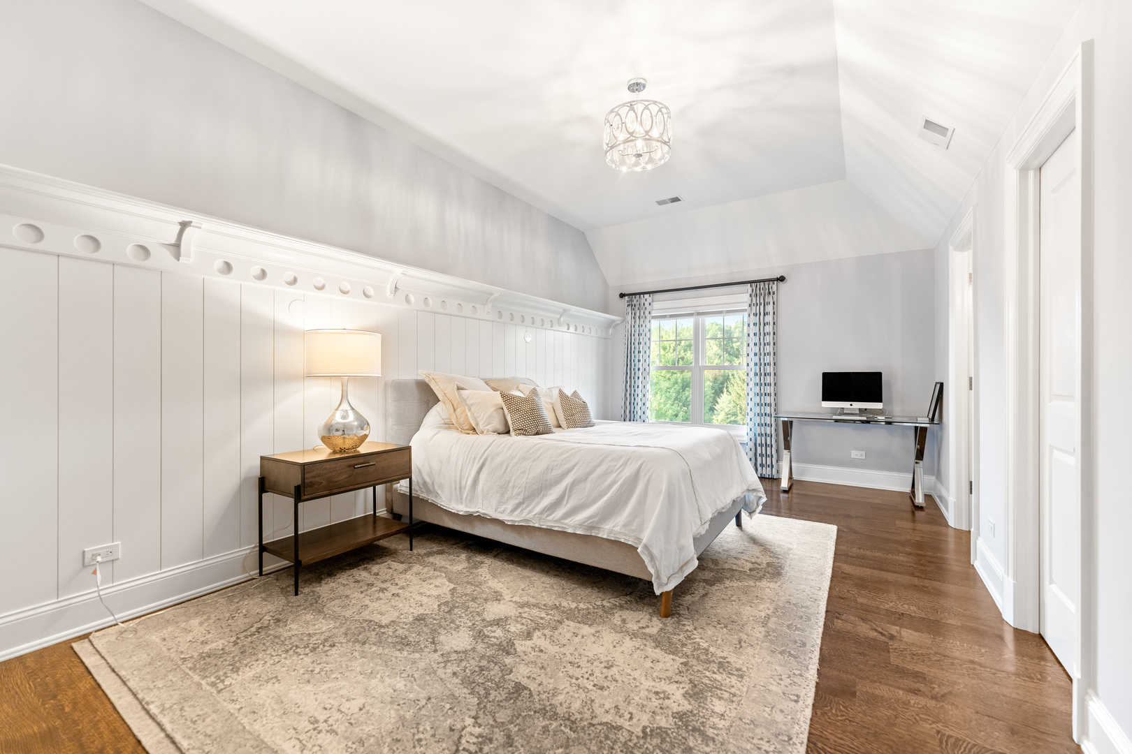 39W162 Long Meadow Lane