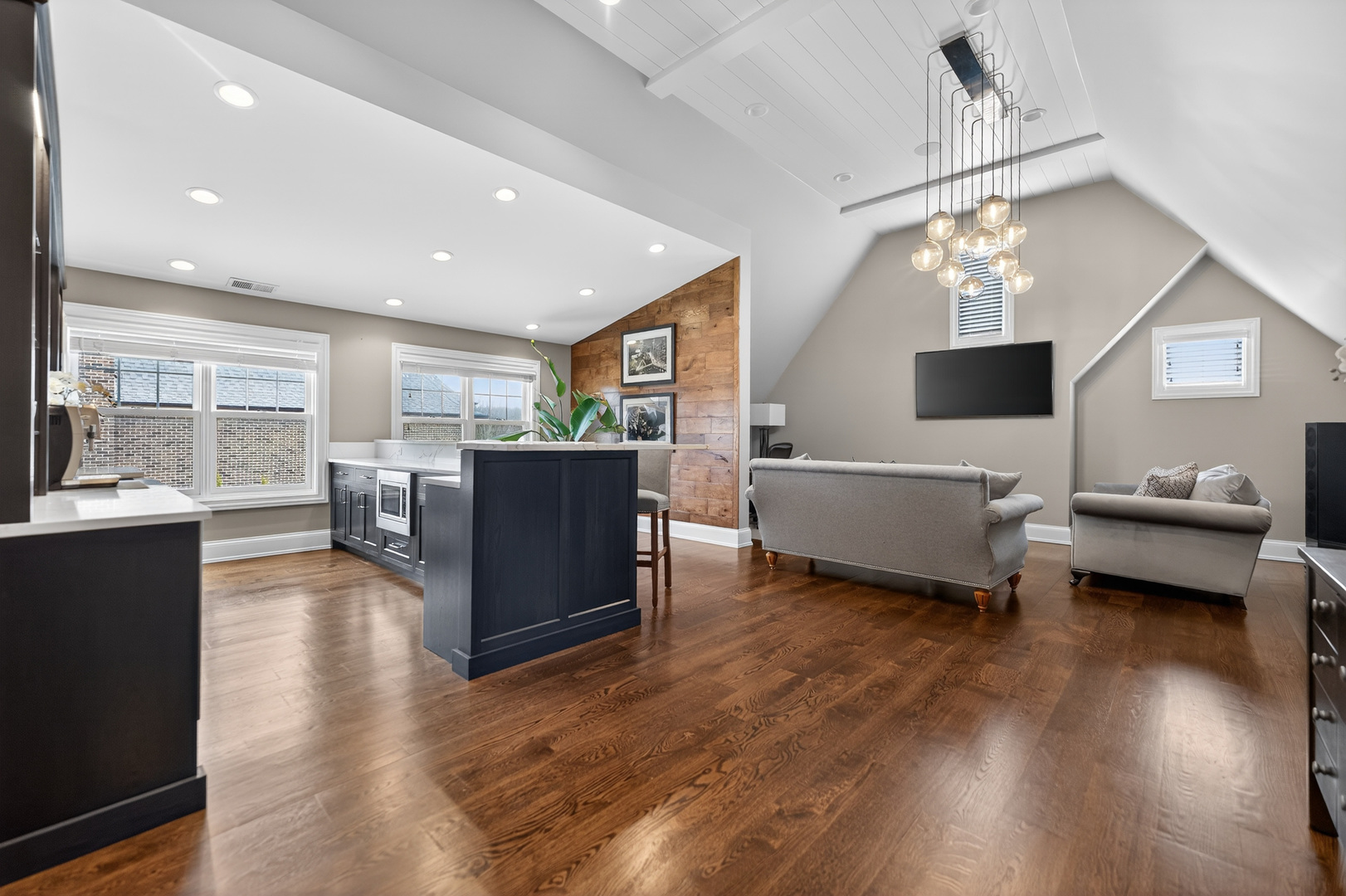 39W162 Long Meadow Lane