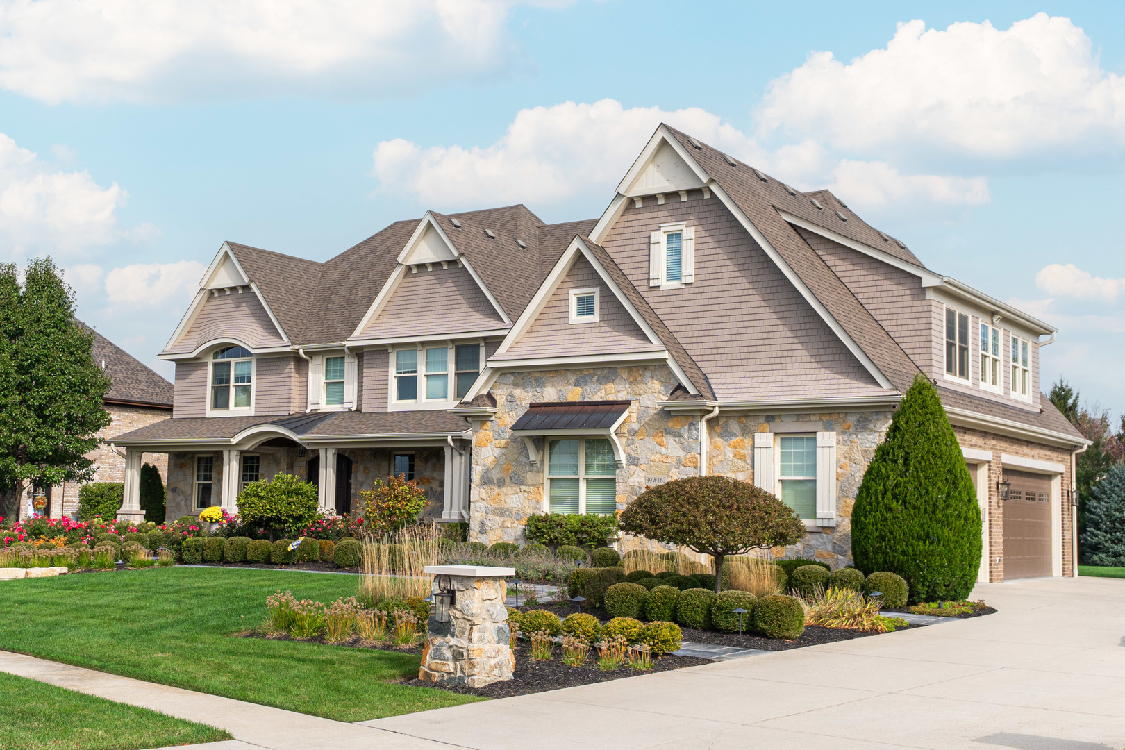 39W162 Long Meadow Lane