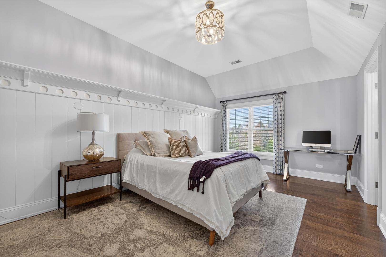 39W162 Long Meadow Lane