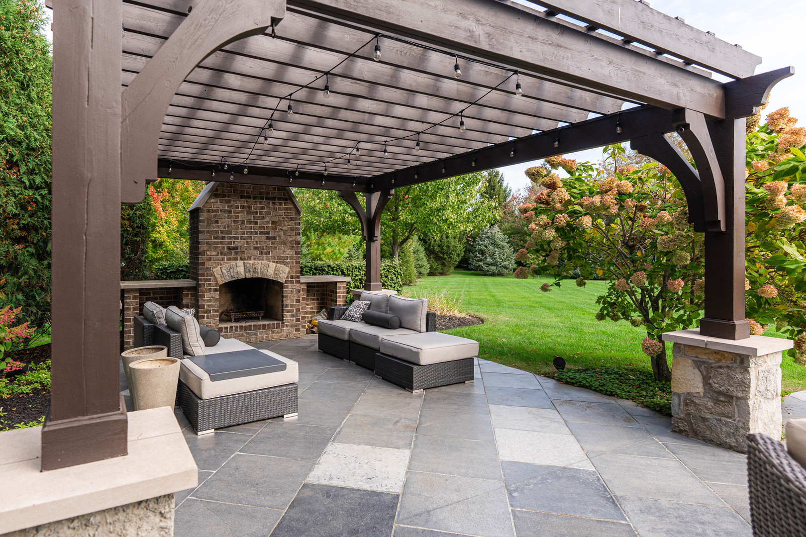 39W162 Long Meadow Lane