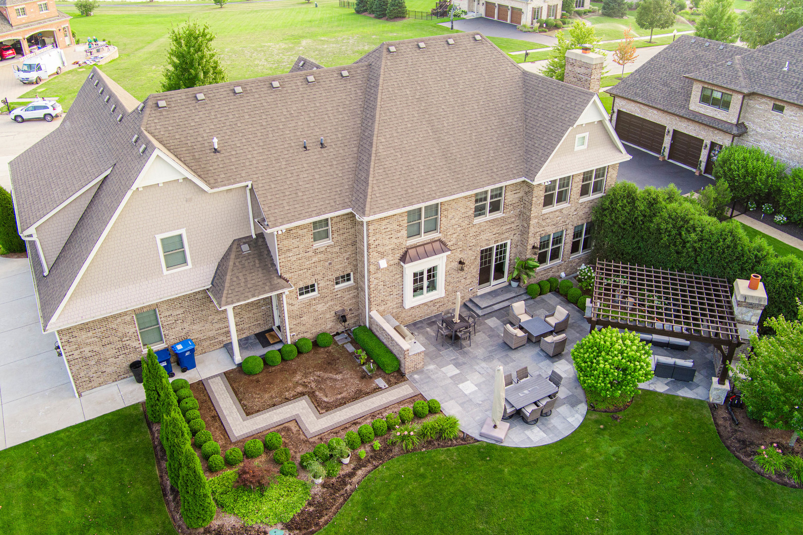 39W162 Long Meadow Lane