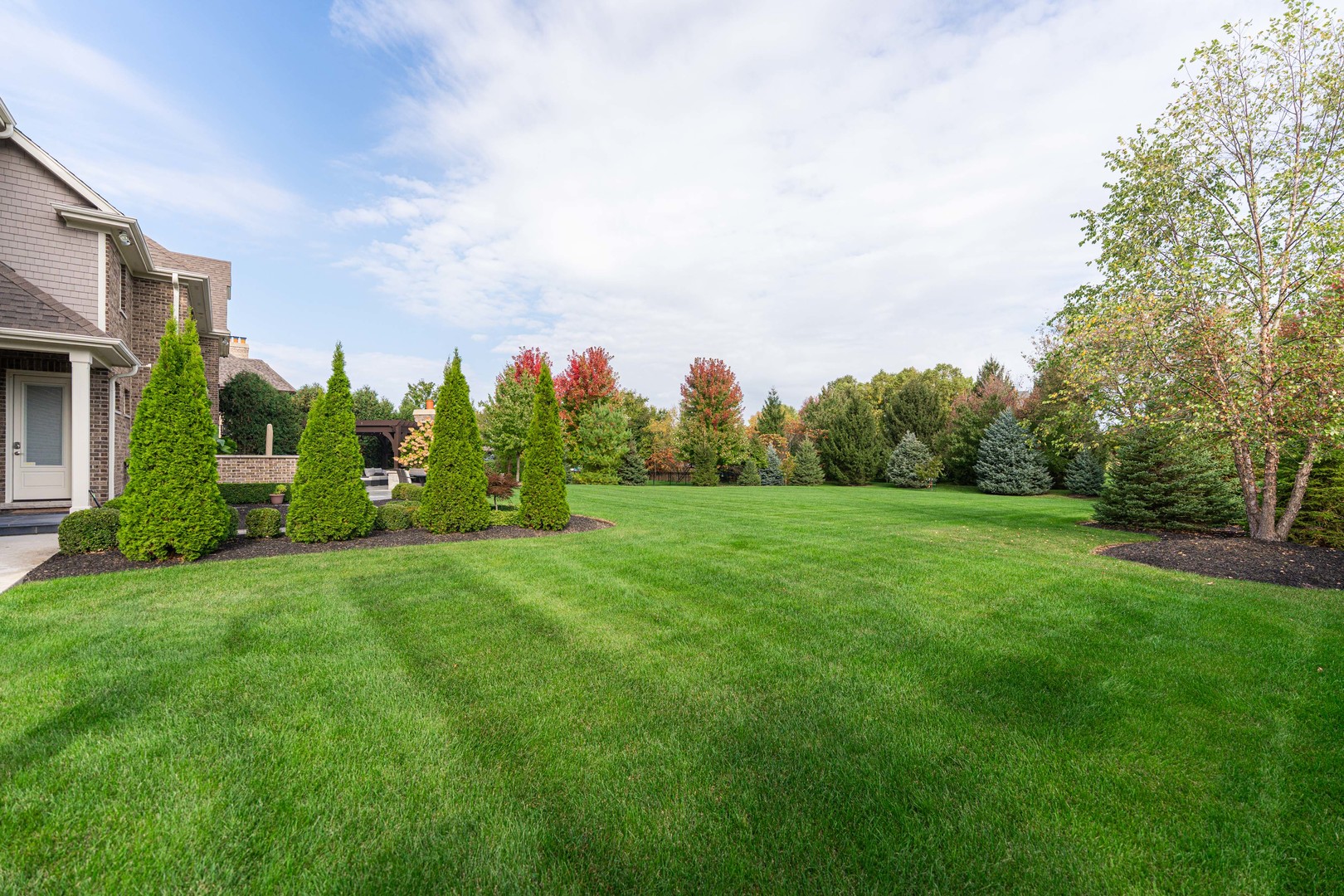 39W162 Long Meadow Lane