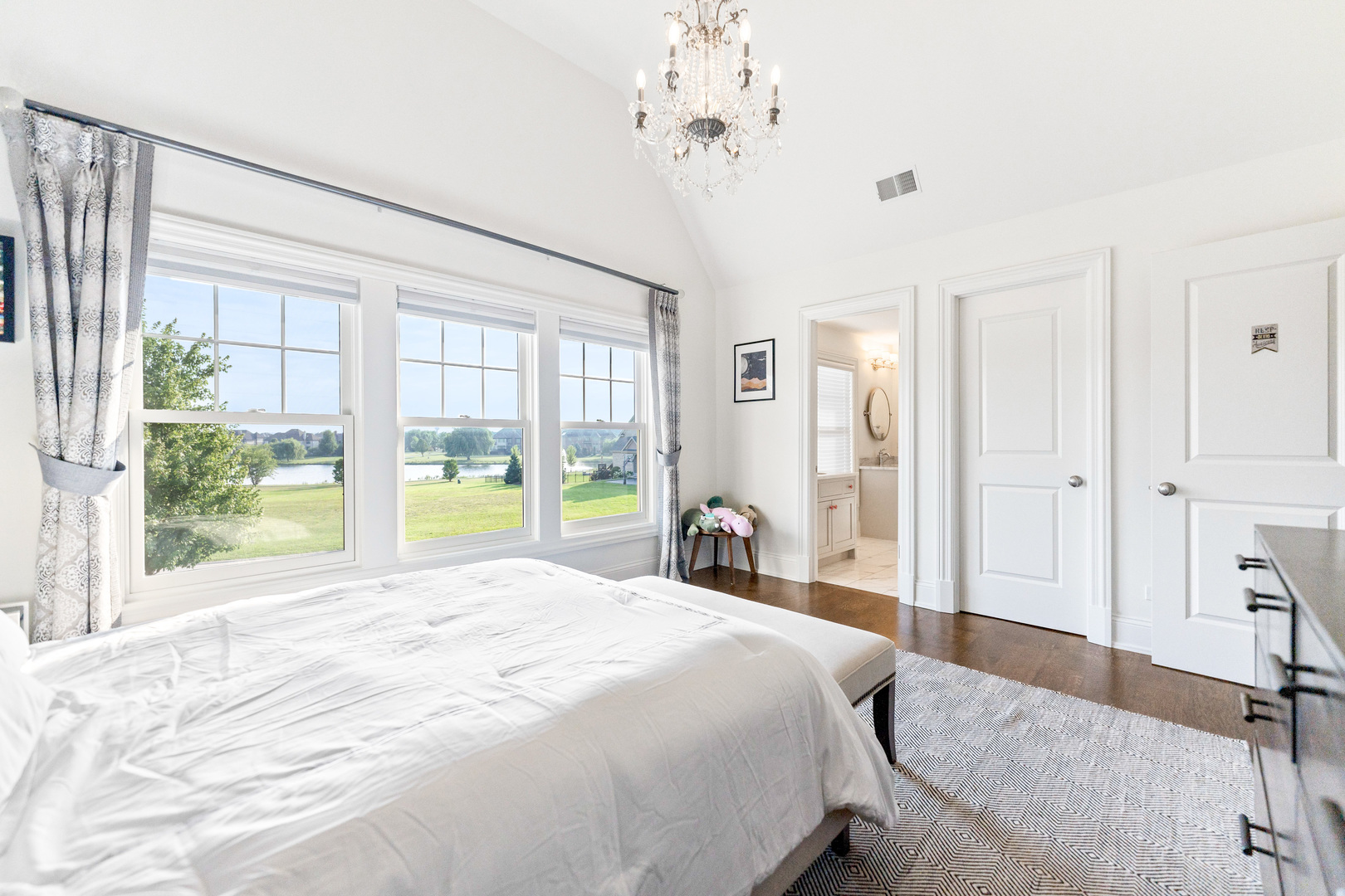 39W162 Long Meadow Lane