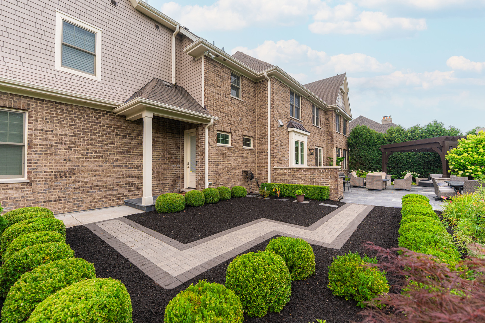 39W162 Long Meadow Lane