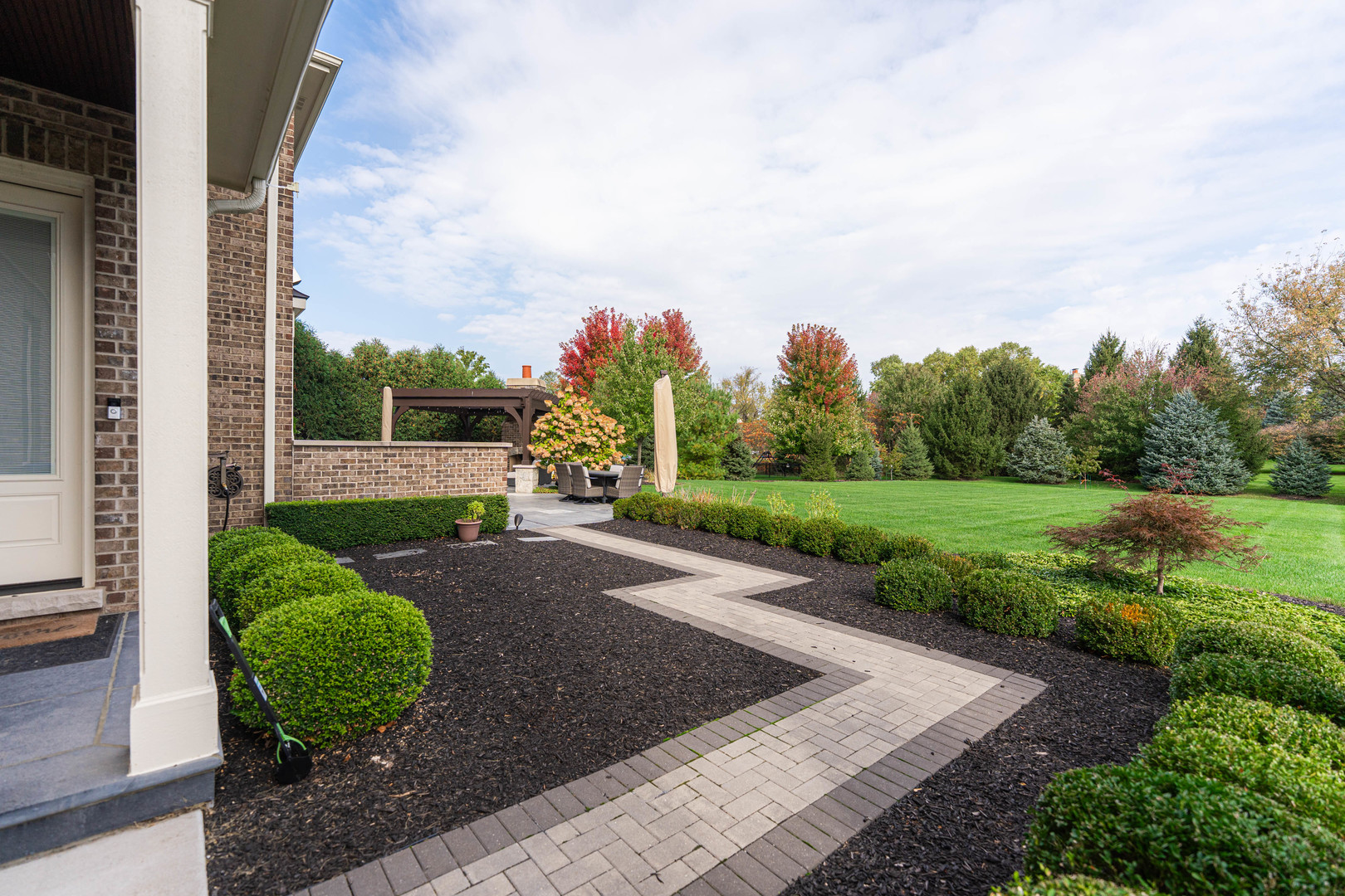 39W162 Long Meadow Lane