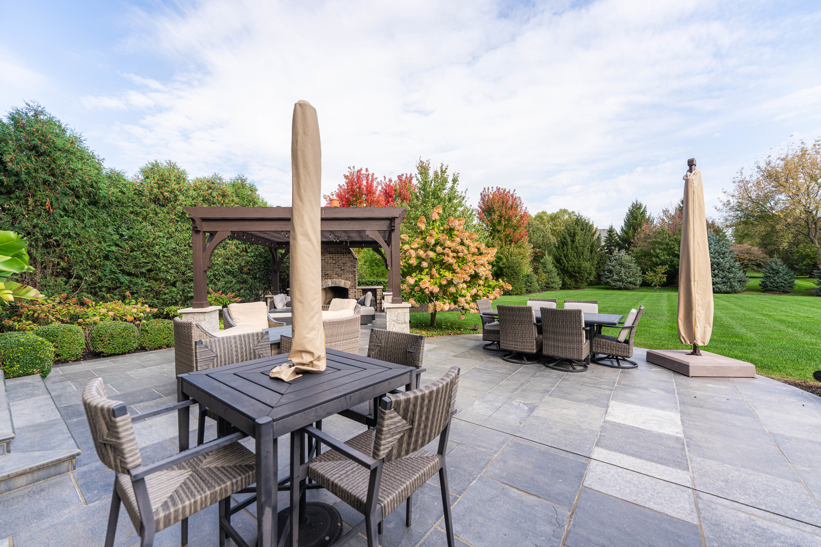 39W162 Long Meadow Lane