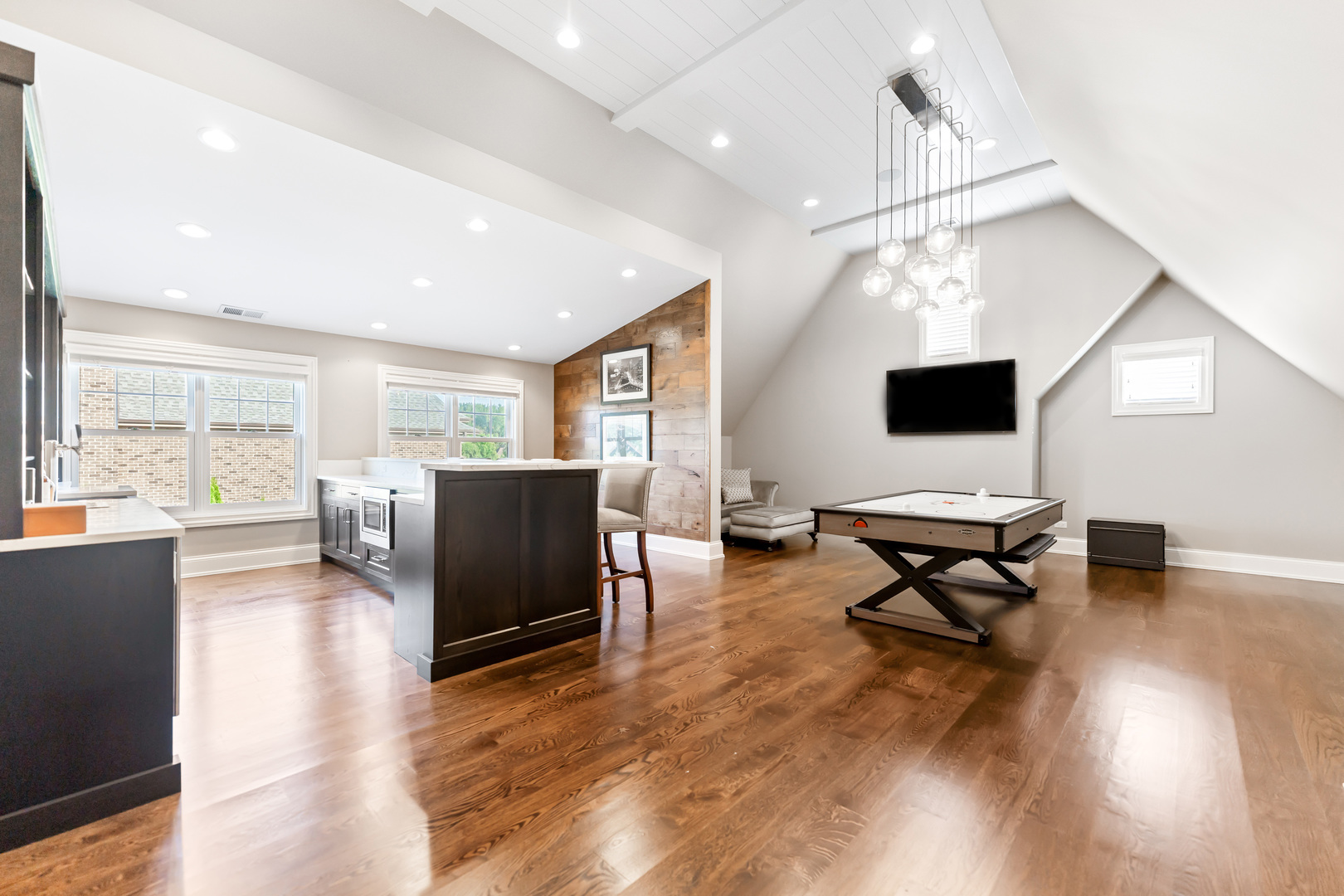 39W162 Long Meadow Lane