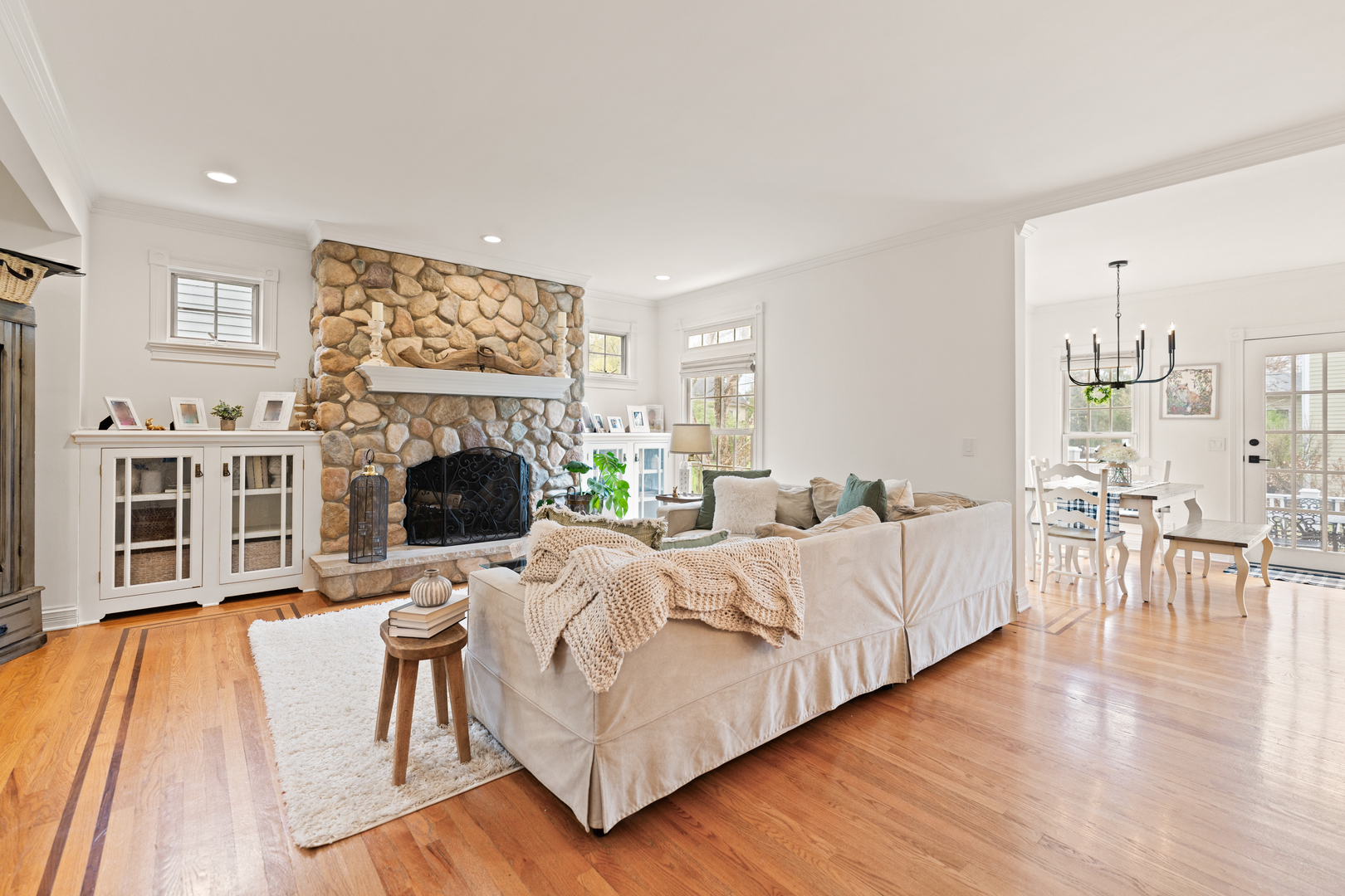 3N985 Walt Whitman Road