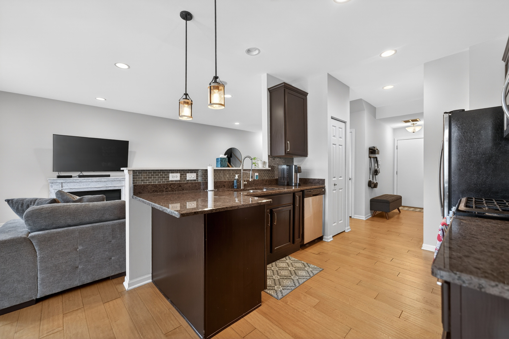 6N385 Whitmore Circle Unit: B
