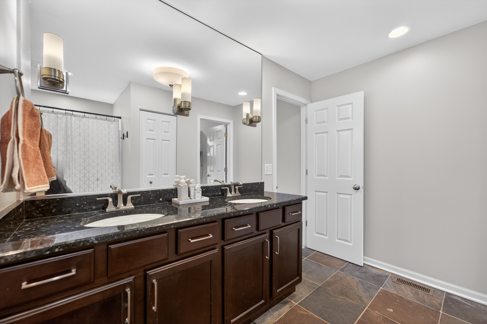 6N385 Whitmore Circle Unit: B