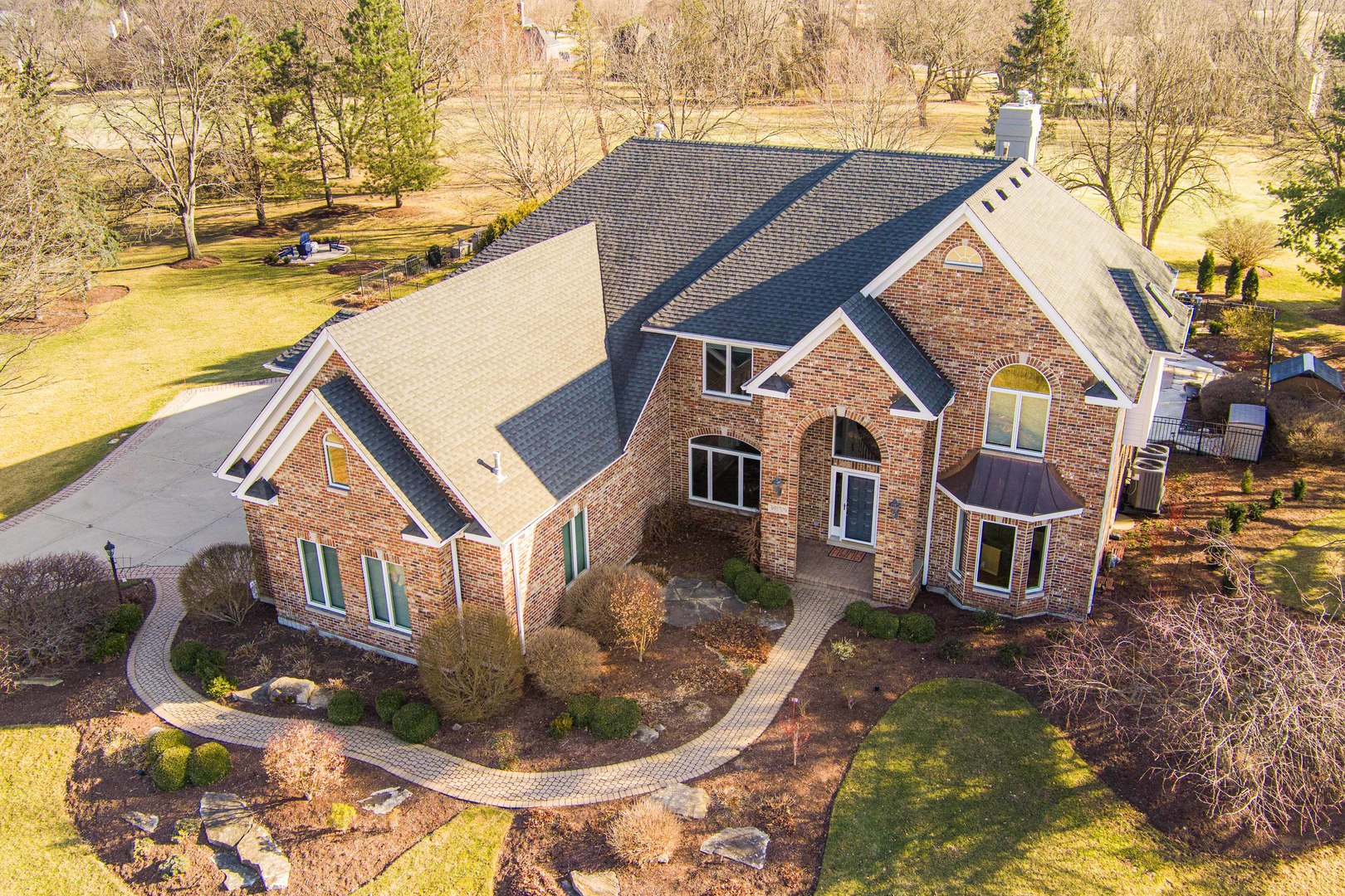 38W509 Golfview Court