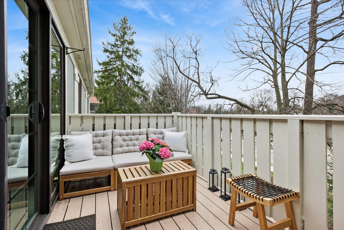 1675 Grosvenor Circle Unit: C