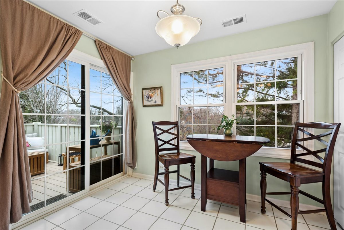 1675 Grosvenor Circle Unit: C
