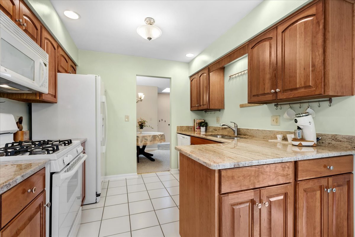 1675 Grosvenor Circle Unit: C
