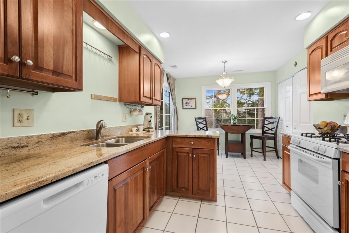 1675 Grosvenor Circle Unit: C