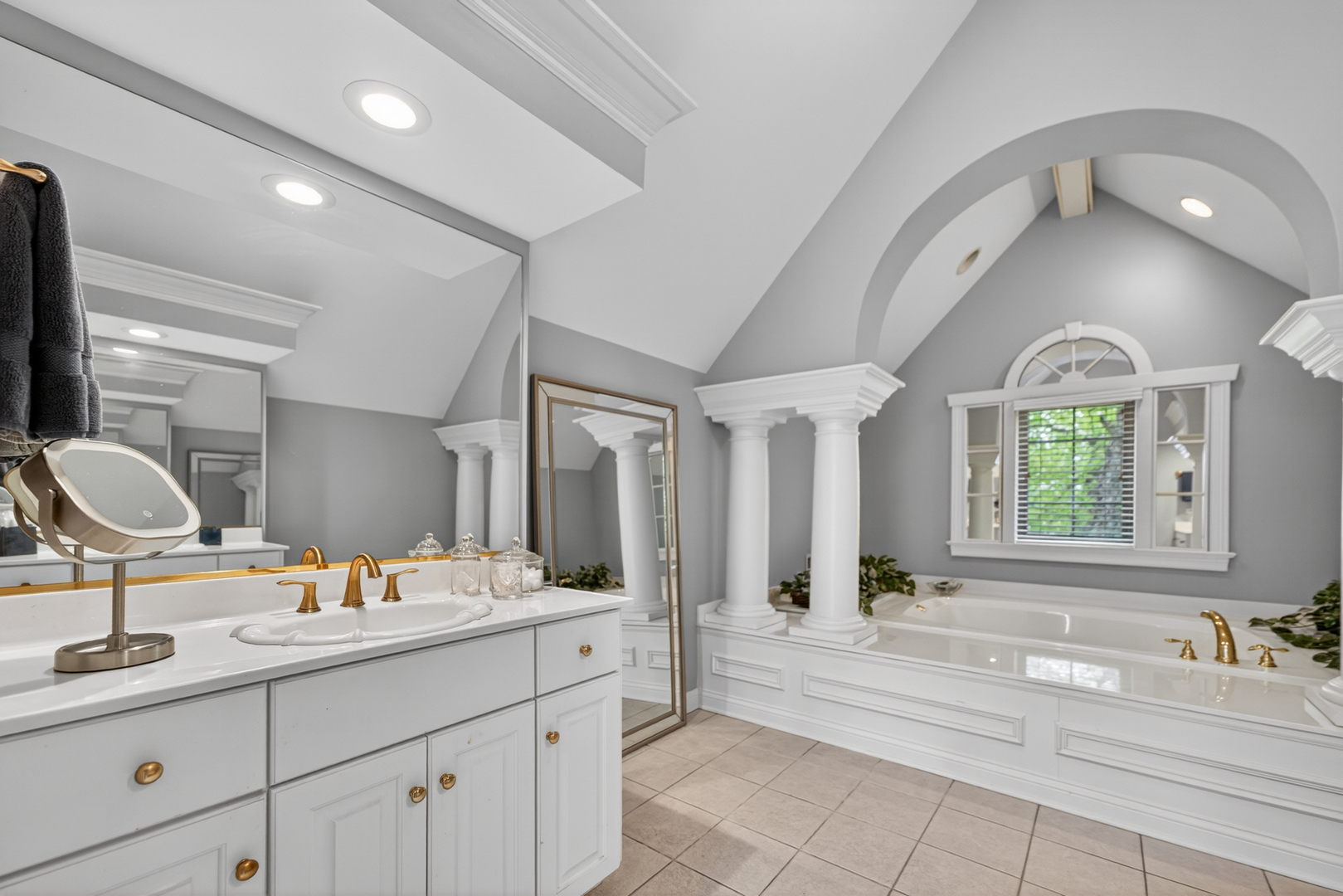 38W535 Golfview Court