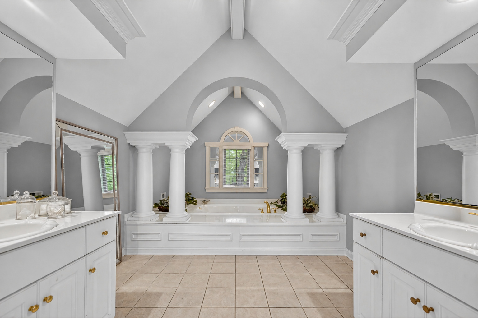 38W535 Golfview Court