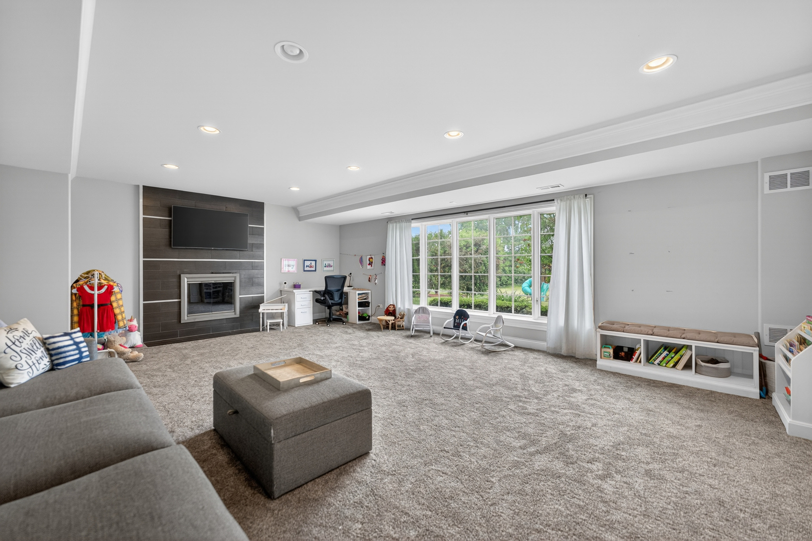39W696 Henry David Thoreau Place