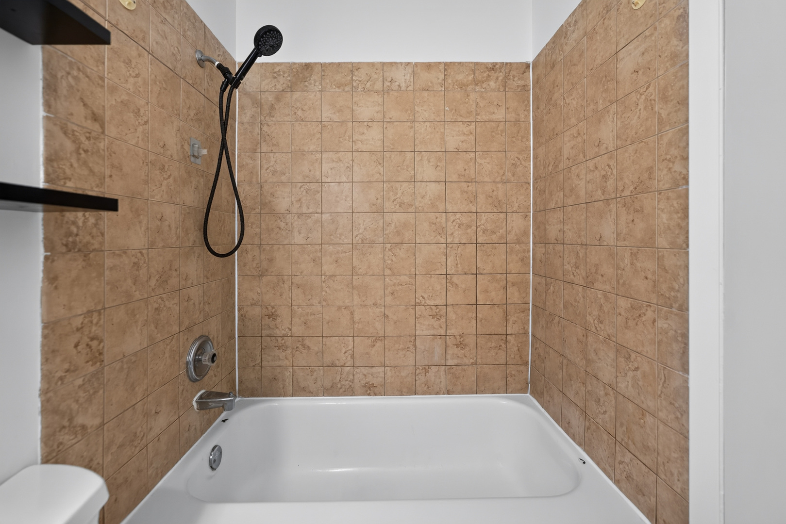 703 Fullerton Avenue Unit: 207