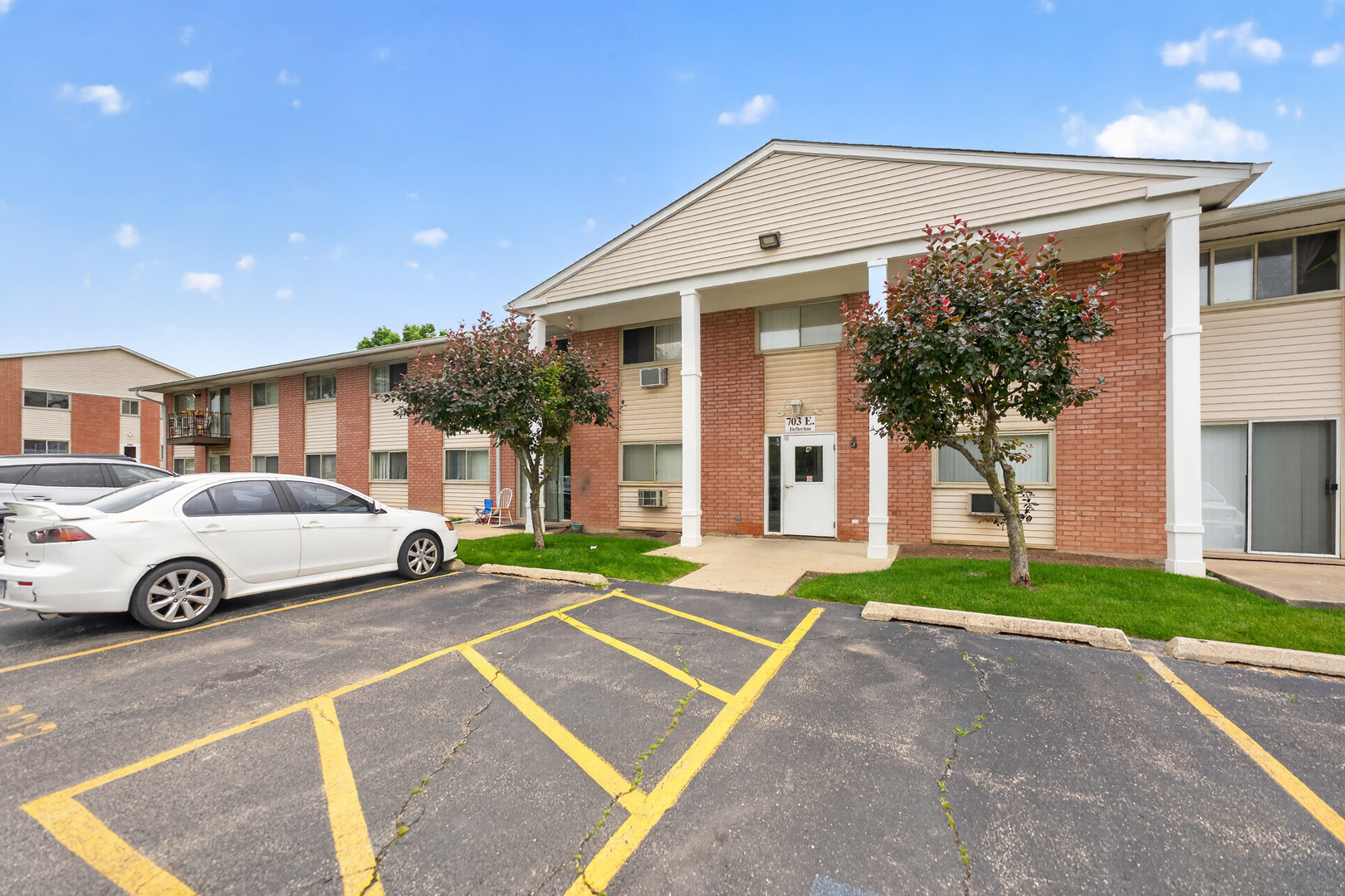 703 Fullerton Avenue Unit: 207