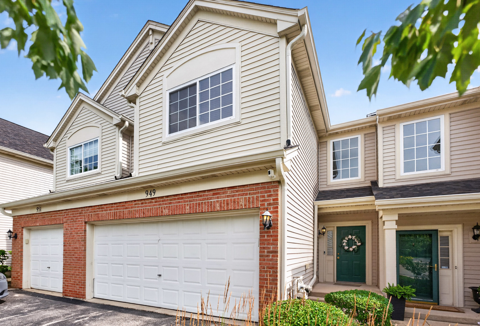 949 Tanager Court
