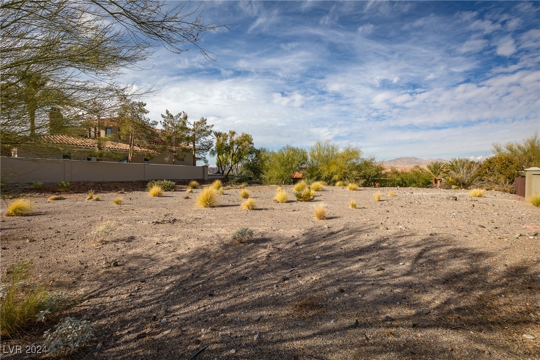 12 Camino Barcelona Place