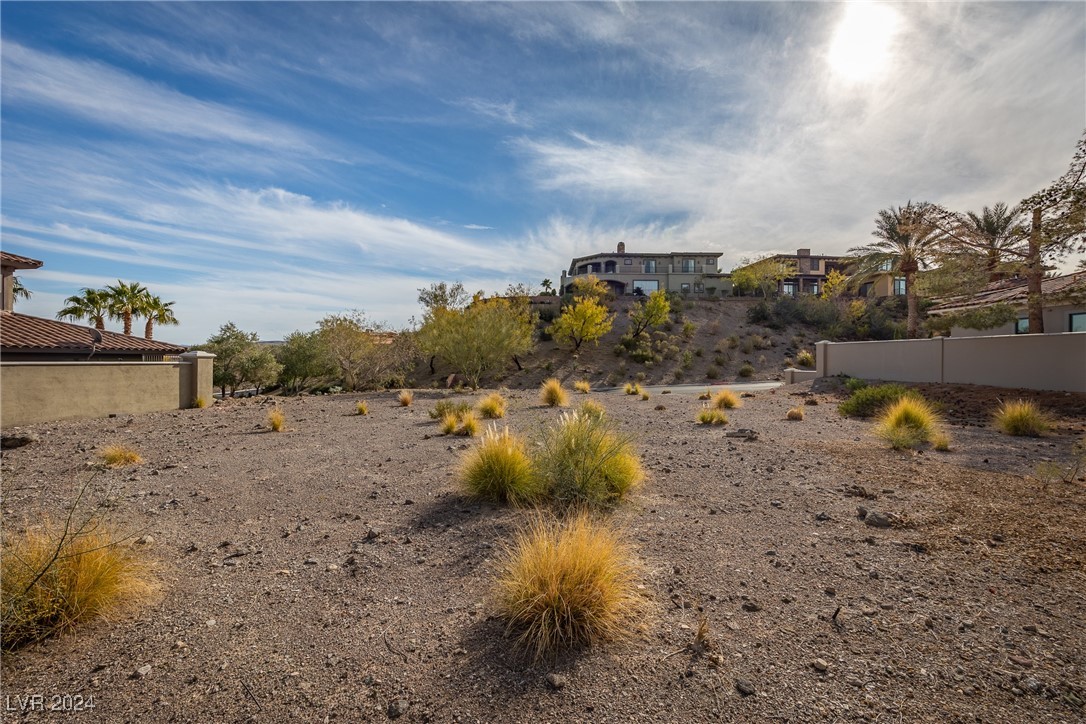 12 Camino Barcelona Place