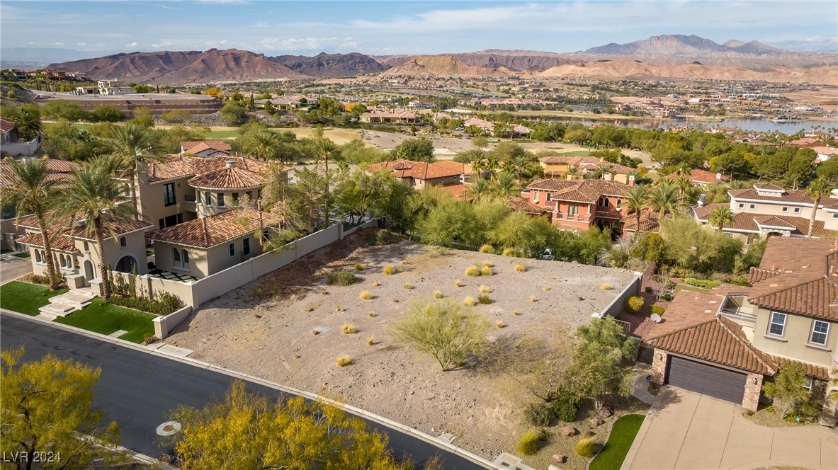 12 Camino Barcelona Place