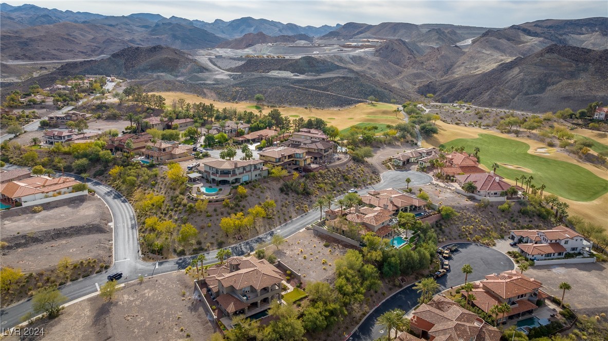 12 Camino Barcelona Place