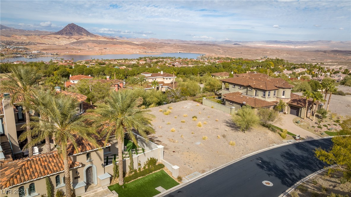 12 Camino Barcelona Place