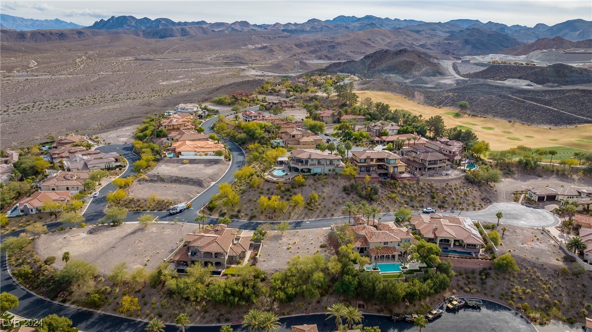 12 Camino Barcelona Place