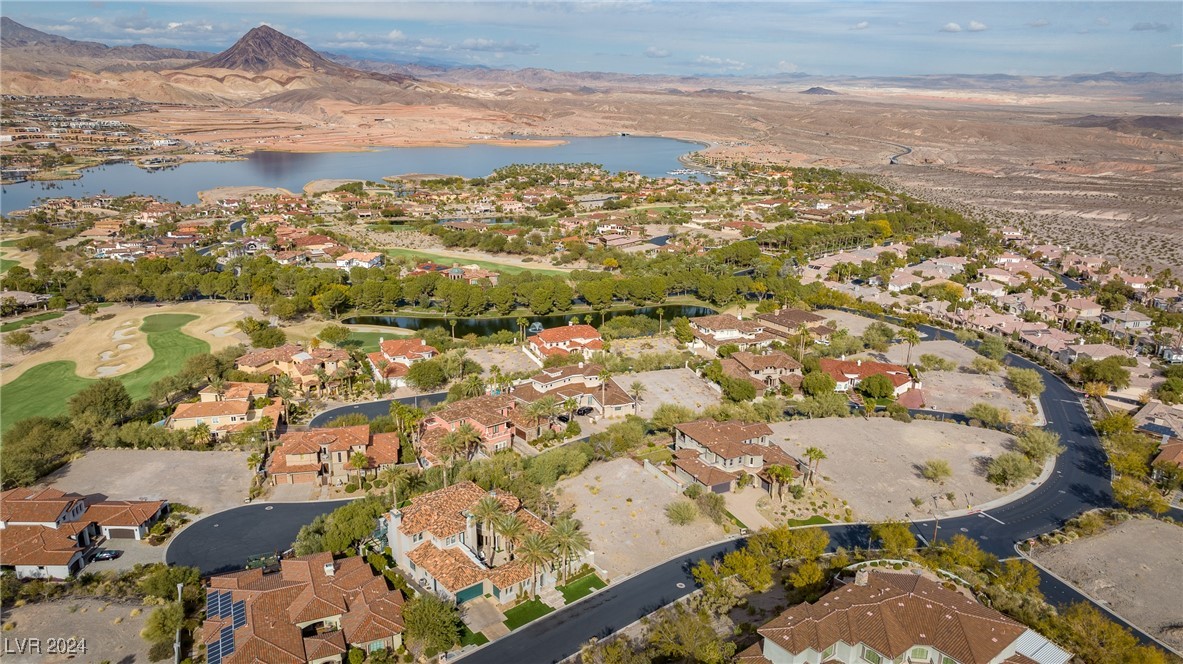 12 Camino Barcelona Place