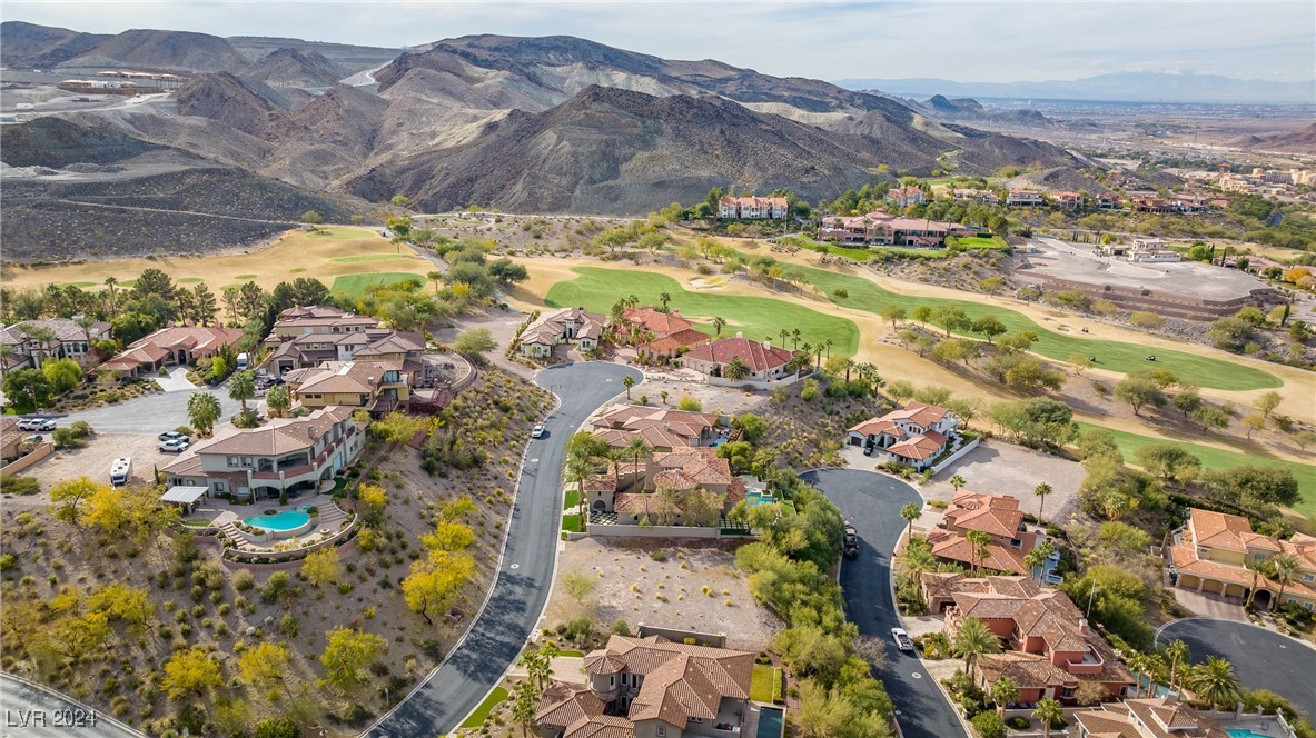 12 Camino Barcelona Place