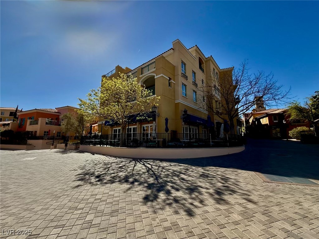 8 Hilltop Crest Street