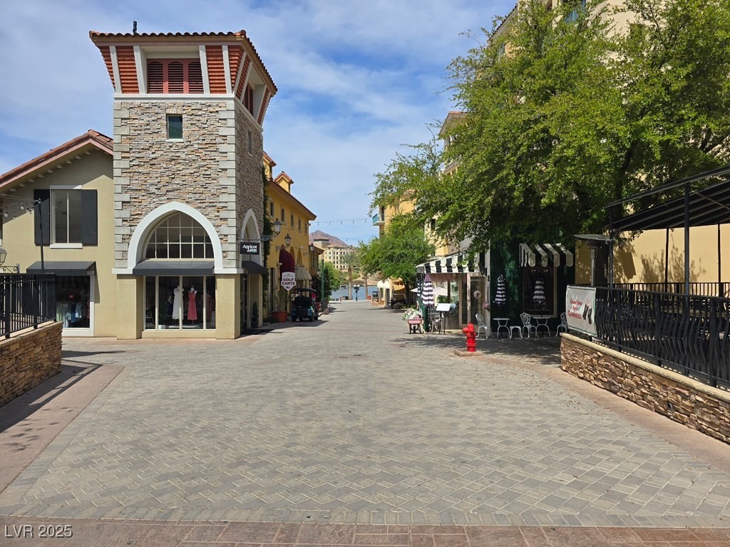 8 Hilltop Crest Street