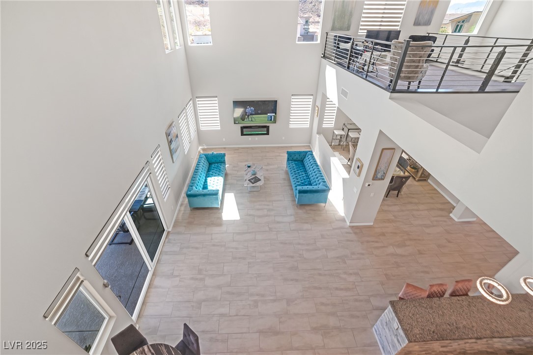 8 Hilltop Crest Street