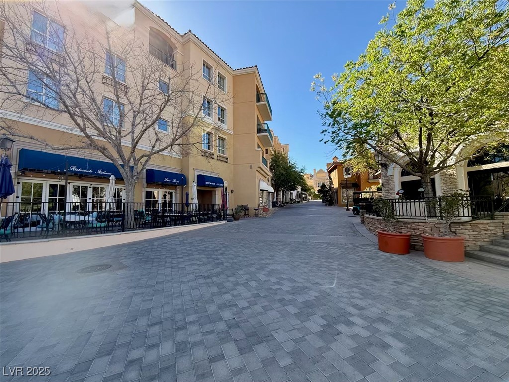 8 Hilltop Crest Street