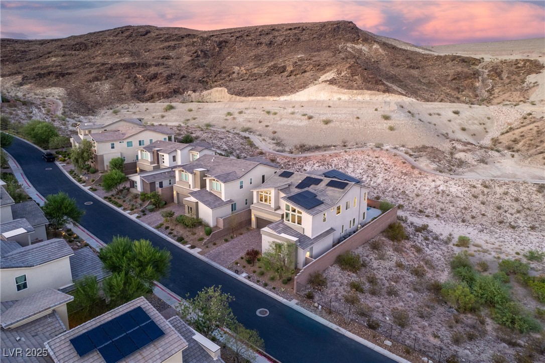 8 Hilltop Crest Street