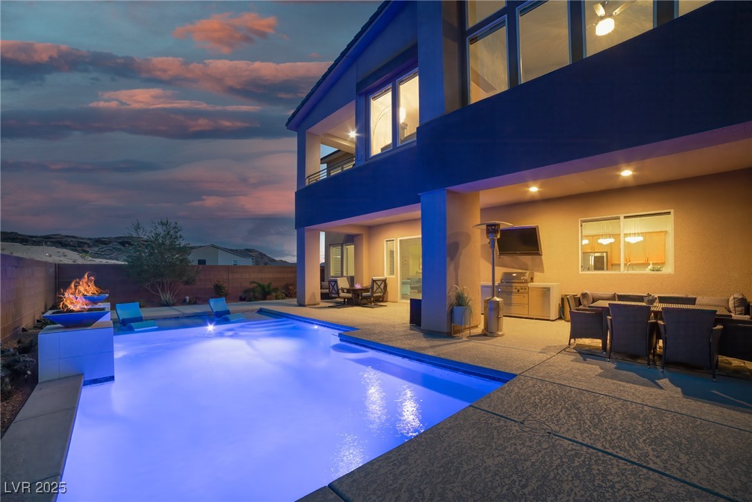 8 Hilltop Crest Street