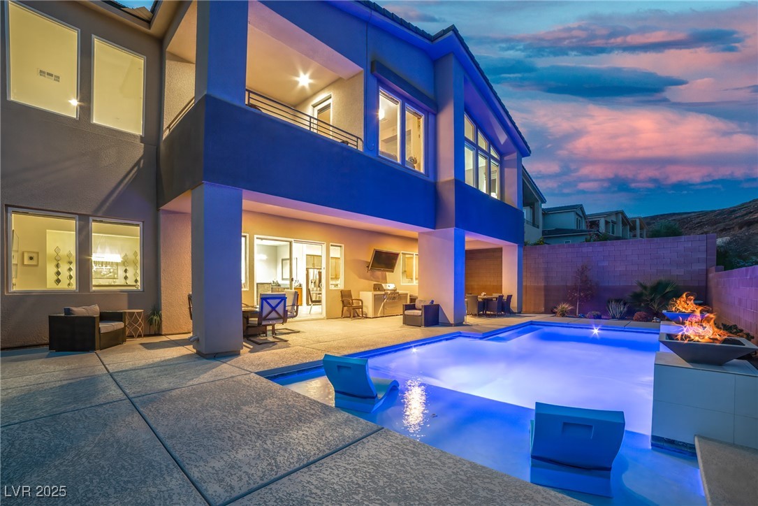 8 Hilltop Crest Street