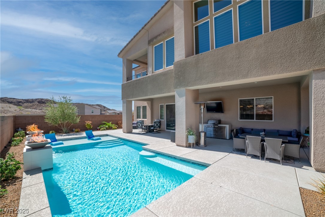 8 Hilltop Crest Street