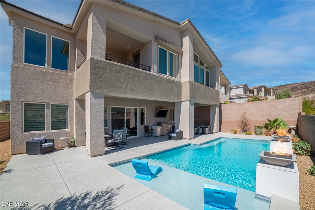 8 Hilltop Crest Street