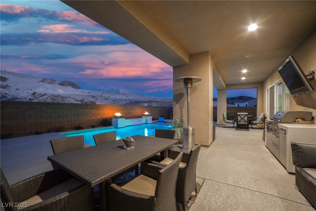 8 Hilltop Crest Street