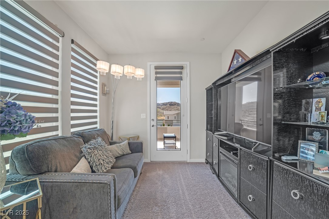 8 Hilltop Crest Street