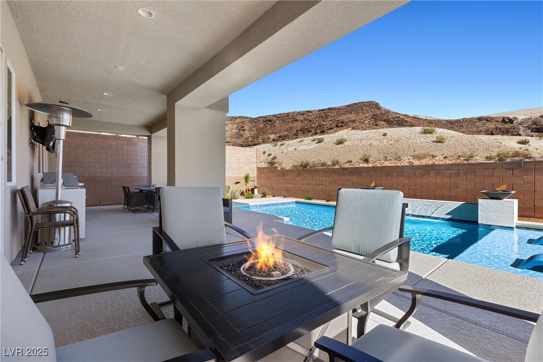 8 Hilltop Crest Street