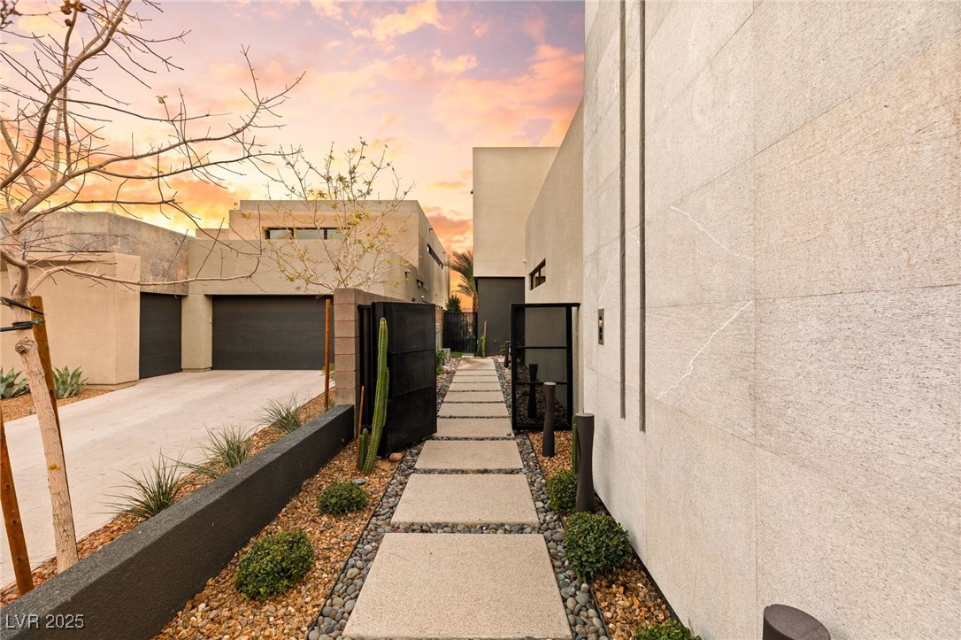 12 Falling Canyon Court