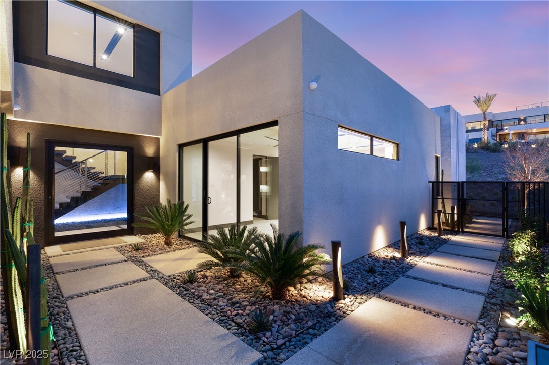12 Falling Canyon Court